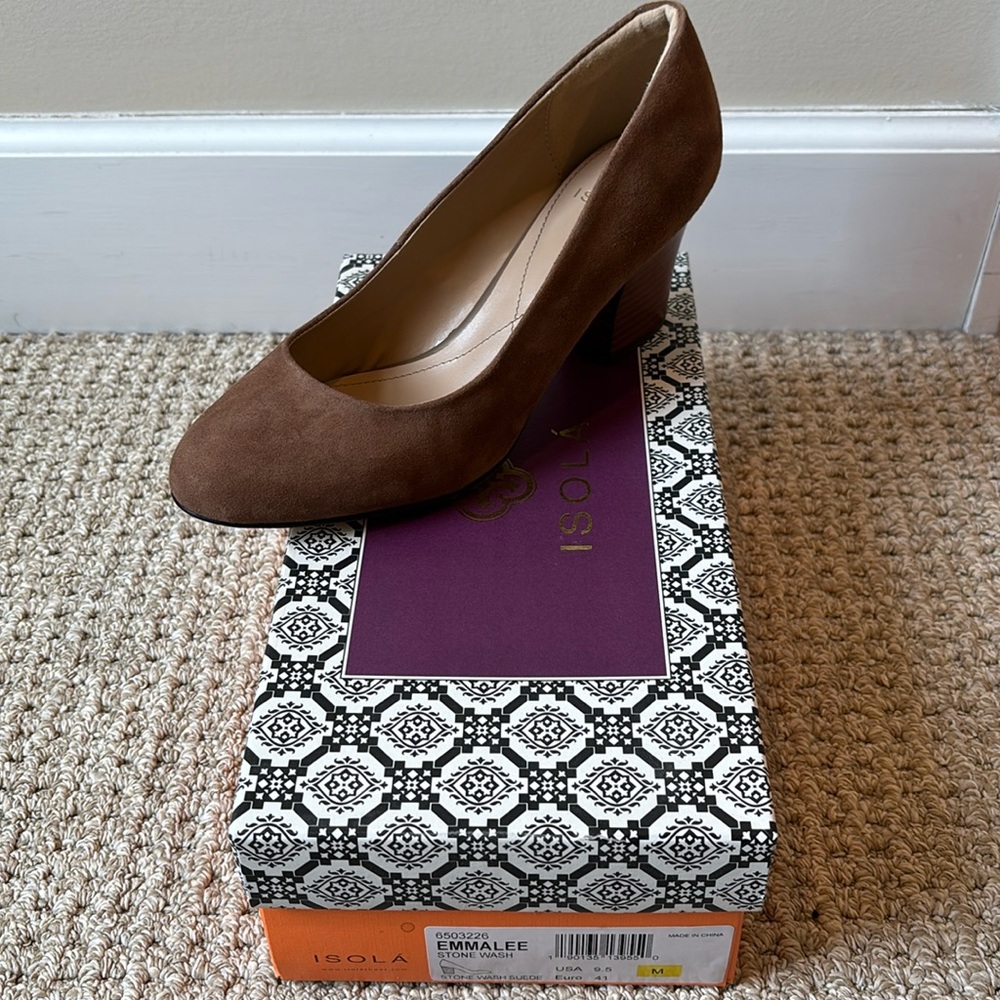 NWT Isola Tan Suede Heels